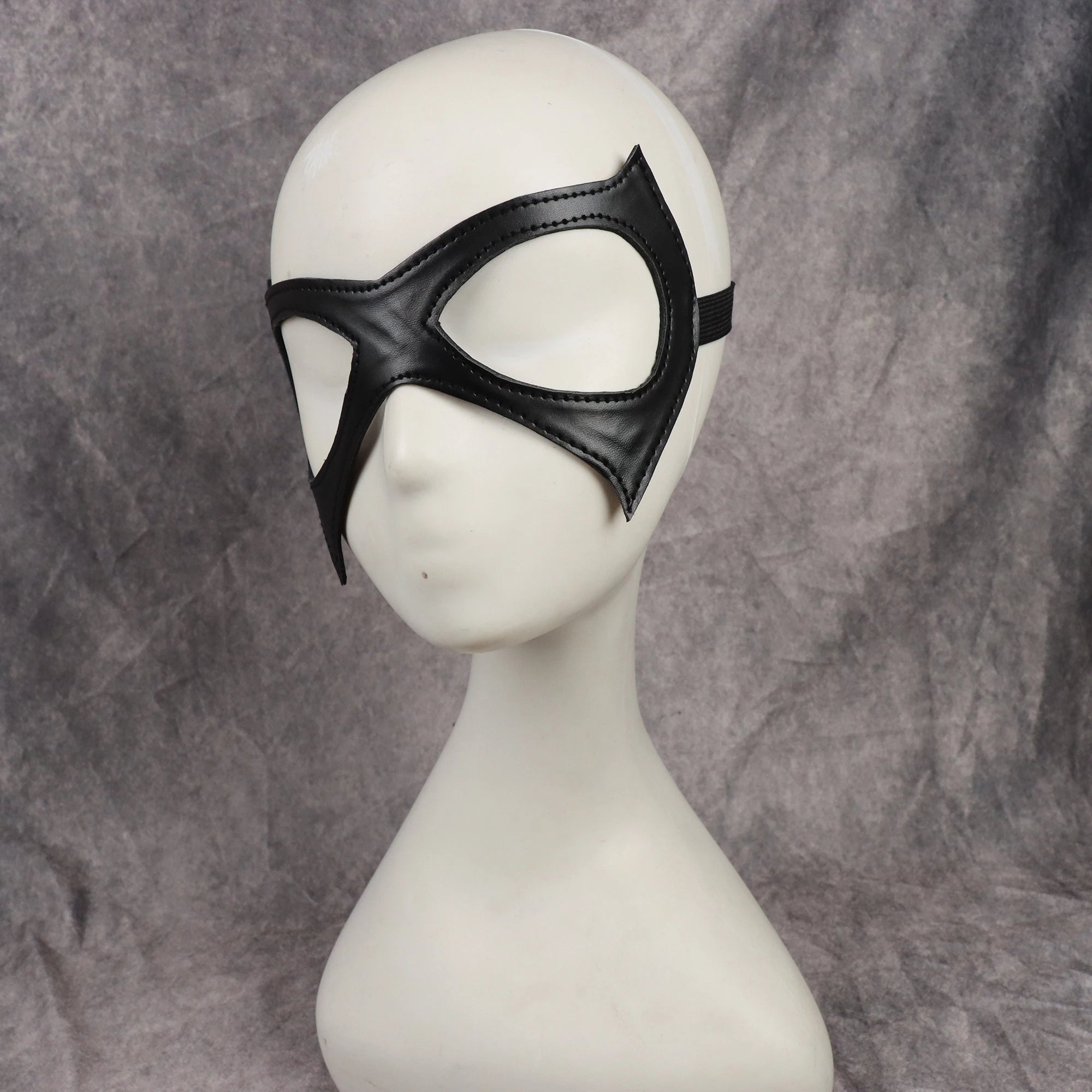 Black Gothic Cat Eye Mask – Masquerade & Cosplay Accessory
