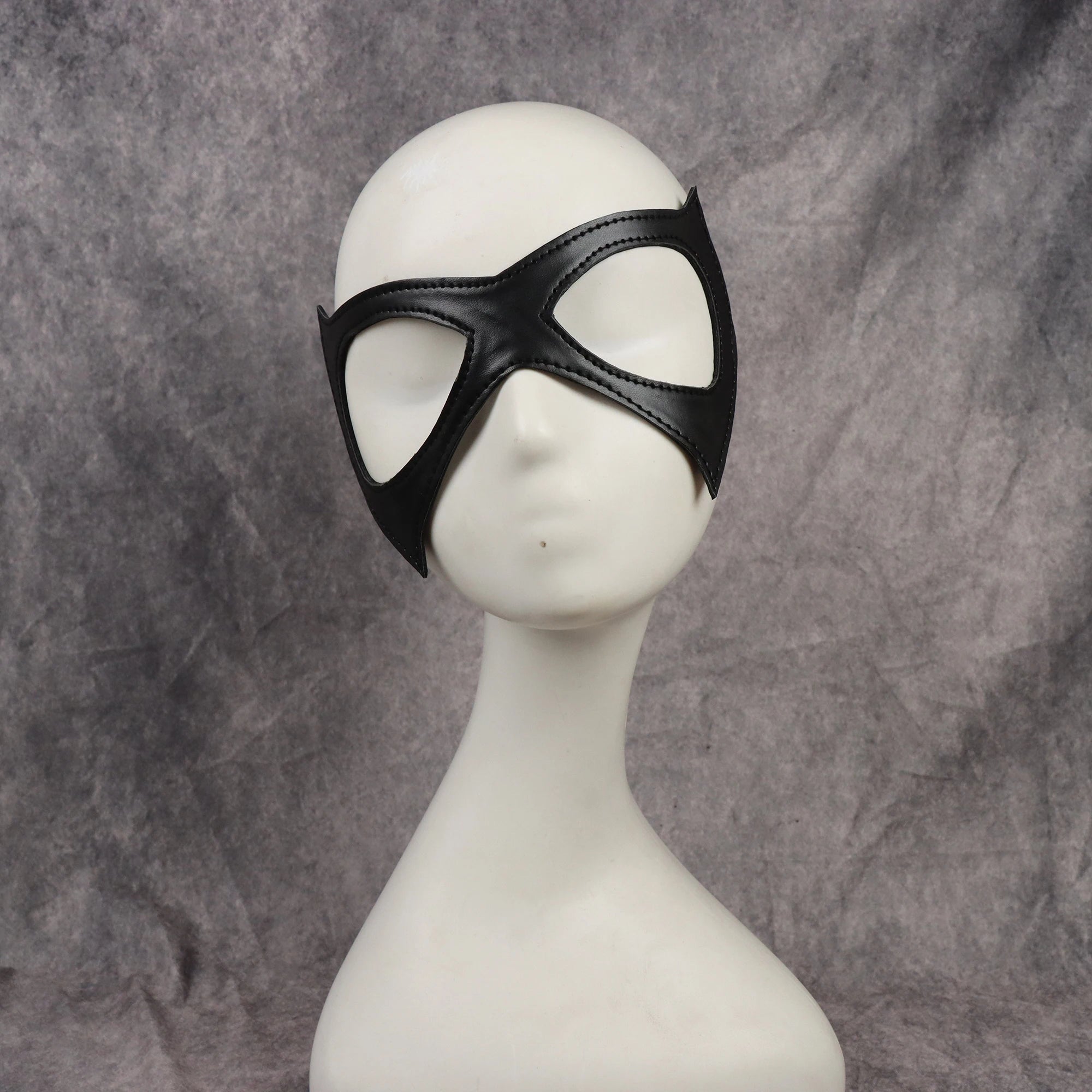 Black Gothic Cat Eye Mask – Masquerade & Cosplay Accessory